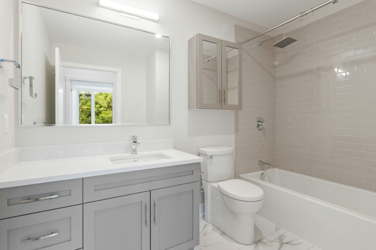15 Small Bathroom Organization Ideas for Renters (No Drilling Required)